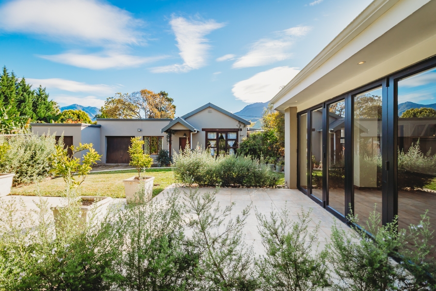6 Bedroom Property for Sale in Heatherlands Western Cape